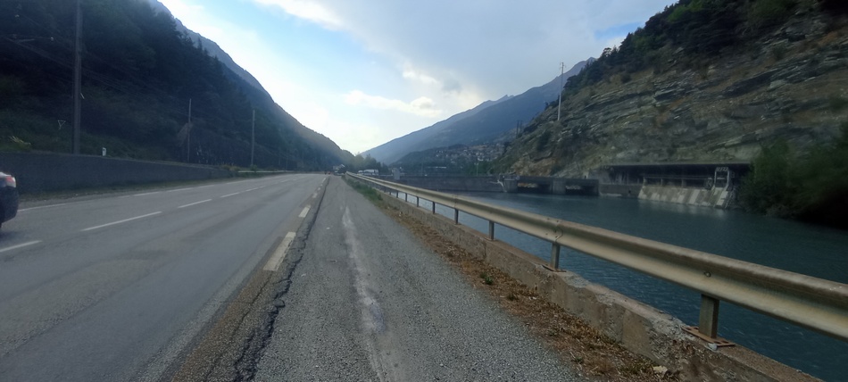 Retour le long de la D 1006 en Maurienne , ici Y aurait peut être moyen de moyenner qlq chose