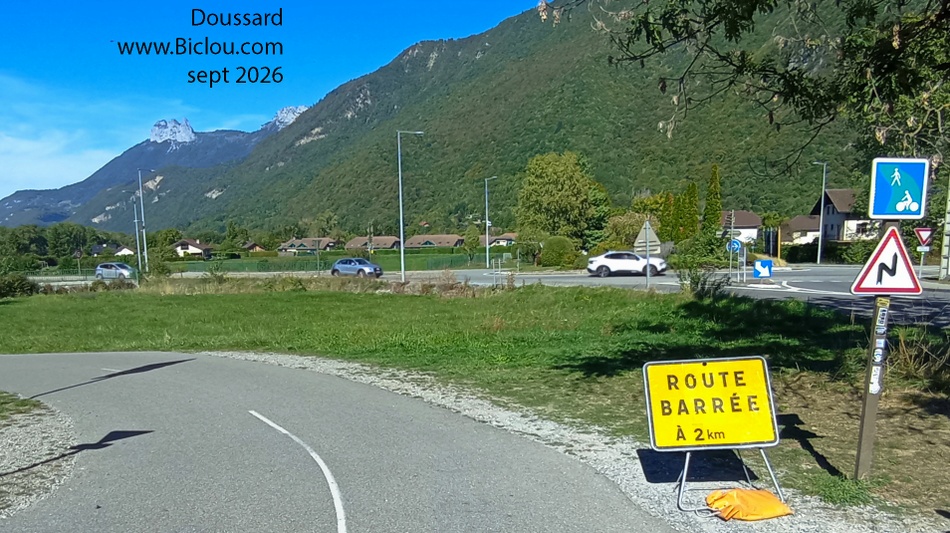 Doussard-route-barree-en-fait-voie-verte-barree