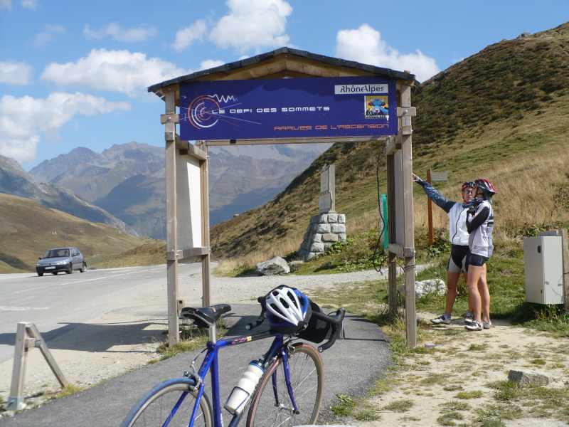le col est doté à présent d'un portique de chrono