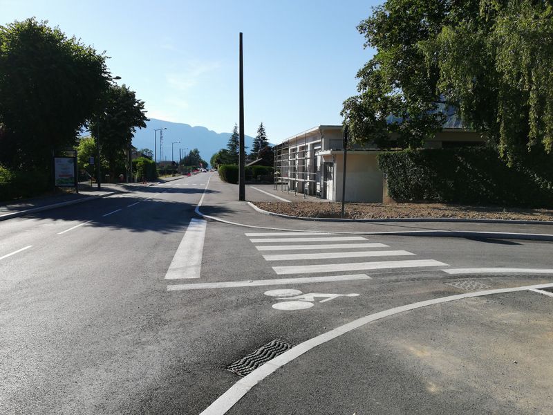 Faverges : D 2508-route de l'annonciation : 1er arr&ecirc;t ! Achtung bicyclettes ..