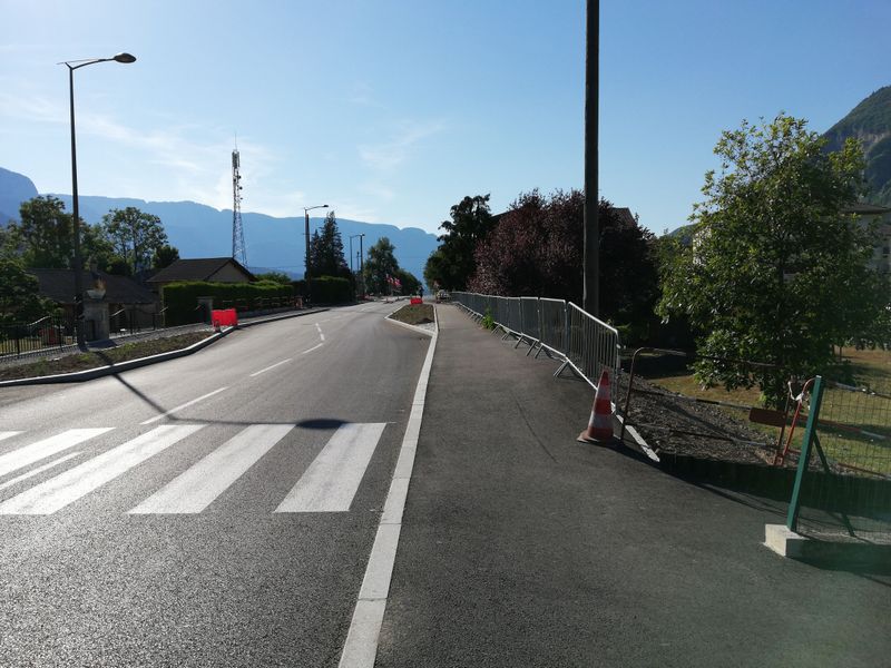 Faverges : barri&egrave;res en cours