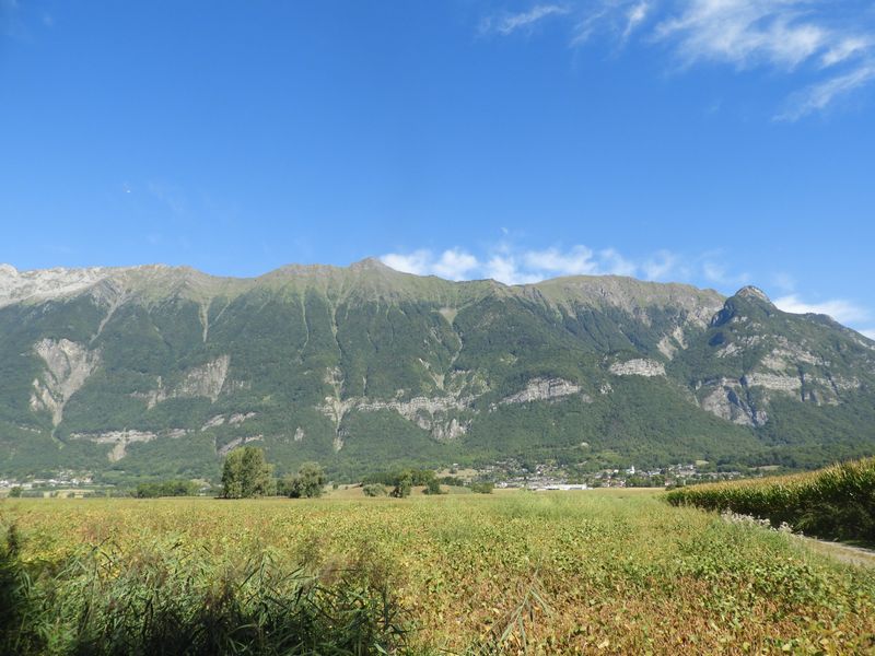 Impressionante Barrière des Bauges sous Grésy sur Isère
