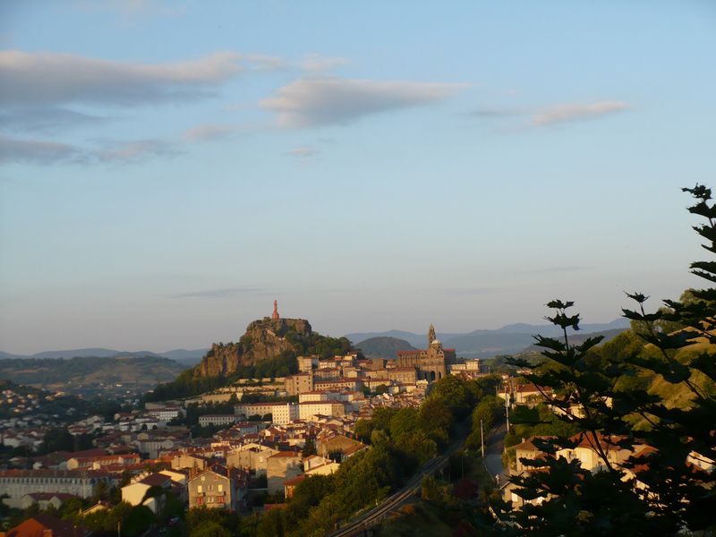 Le Puy en velay au coucher de soleil