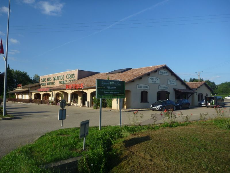 La cave des grands crus de Pouilly Loch&eacute; me tend les bras