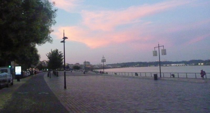 La piste parfois cyclable des bords de la Garonne &agrave; Bordeaux en 2010