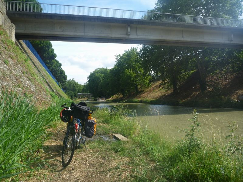 Passage tr&egrave;s tr&egrave;s d&eacute;licat et dangereux &agrave; B&eacute;ziers le long du cqnql du midi
