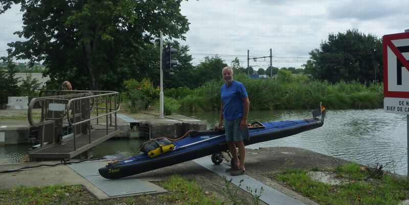 Un canoiste rencontr&eacute; lors de cette randonn&eacute;e 2010 along le canal lat&eacute;ral &agrave; la Garonne