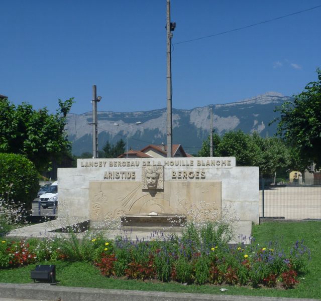La statue de Aristide Berges a lancey, berceau de la houille blanche
