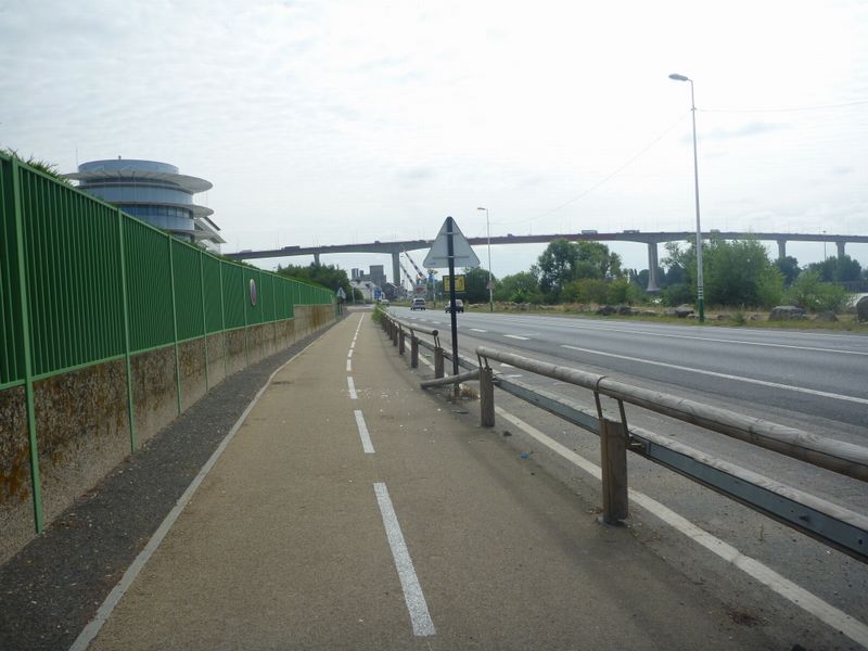 Arriv&eacute;e &agrave; Nantes par l'euro v&eacute;lo 6 en 2010 : Glauque un peu ... non ..