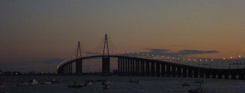 Le Pont de saint Nazaire &agrave; st Br&eacute;vin un petit matin d'aout 2010