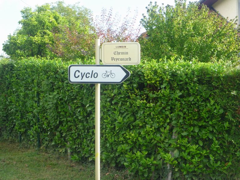 On trouve une ou deux balises dans la plaine du Gr&eacute;sivaudan de Grenoble &agrave; Chamb&eacute;ry