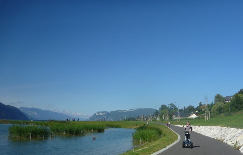 Dr&ocirc;les de machines sur la voie dite verte du lac du Bourget, encore une m.. de plus