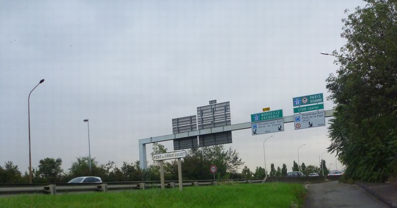 Le pont de la croix Luizet &agrave; Lyon, est un sac de neoud pour les saccochards de la Via Rh&ocirc;na en 2010, et malgr&eacute; moult courriers rien ne bouge sur le balisage..