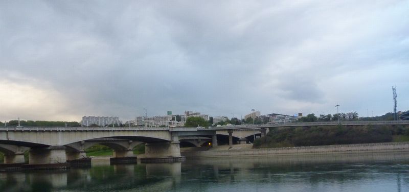 Lyon arriv&eacute;e par le nord , le long du rh&ocirc;ne, 1er pont sur le fleuve en 2010