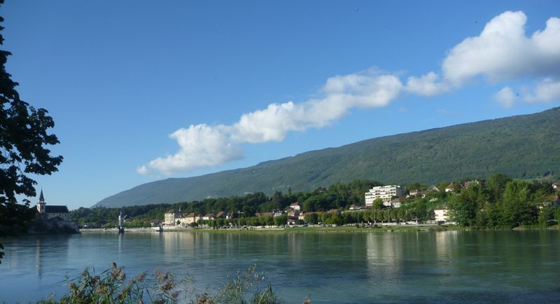 Seyssel vu des bords du rh&ocirc;ne en 2010
