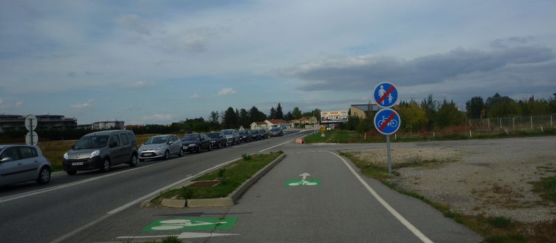 cette fois fin de la via rh&ocirc;na , arriv&eacute;e sur la D 86, tourner &agrave; gauche et sud toutes
