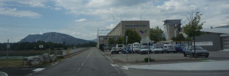 Et apres avoir pass&eacute; la zone commerciale de Bourg les Valence et suivi direction Roche de Glun, je tombe sur le barrage de ..