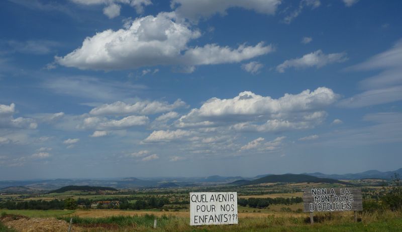 Les habitants du plateau du Deves se mobilisent contre un projet de d&eacute;charge en 2010