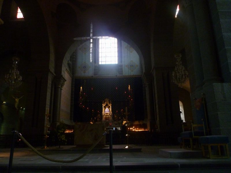 S&eacute;r&eacute;nit&eacute; &agrave; l'int&eacute;rieur du coeur de la cath&eacute;drale du Puy en Velay en 2010
