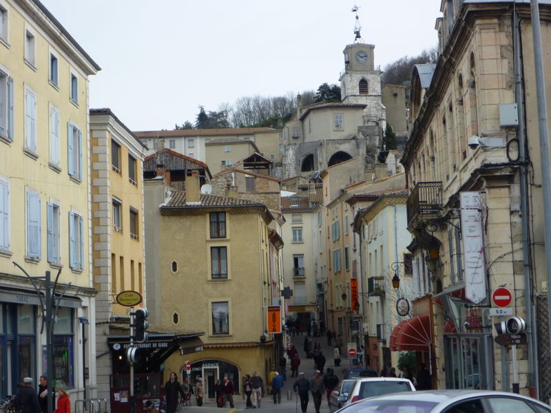 Ruelles de la ville de Crest en dr&ocirc;me, vues de ma selle, en 2010
