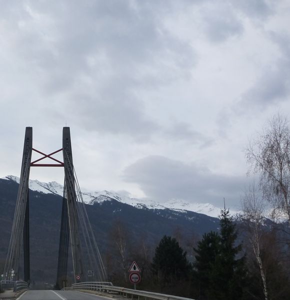 Le pont de Gilly sur isere pr&eacute;s d'albertville