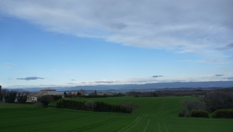 La Baume Cornillane en dr&ocirc;me et vue sur les monts de l'ard&egrave;che