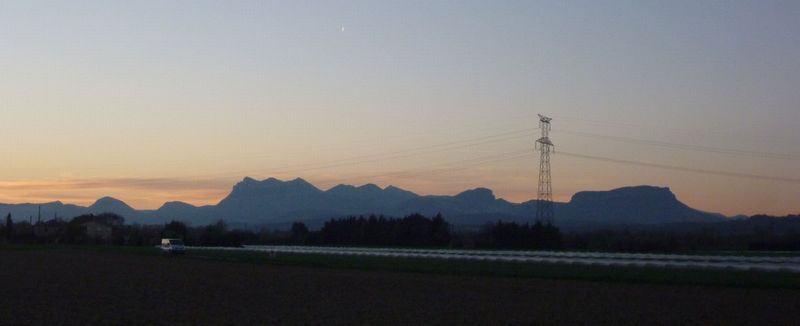 Le Diois vu un petit matin d'avril 2011 , en coupe g&eacute;ologique