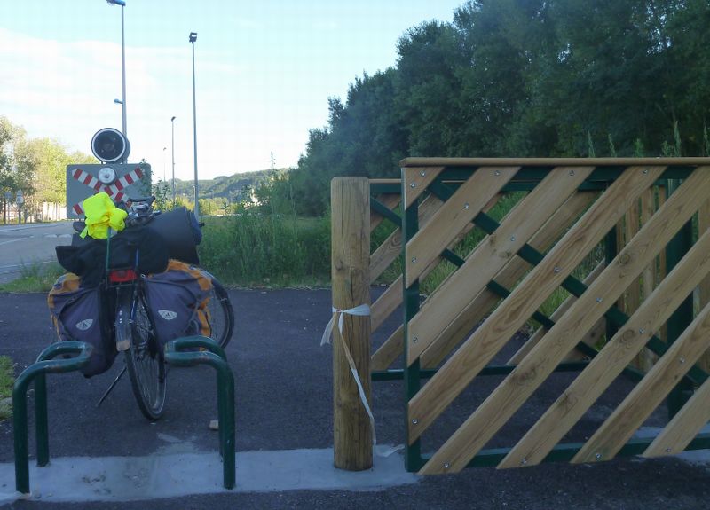 Drôles de barrières protèges cyclistes sur la Viarhona à Loire sur Rhône en 2011 : Mdr