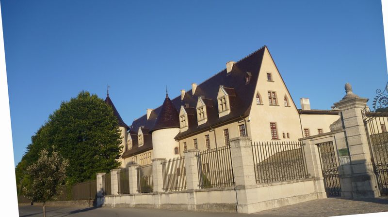 Chez Guigal au château d'Ampuis, le vin ca eu payé et visiblement ça paie toujpurs en 2011