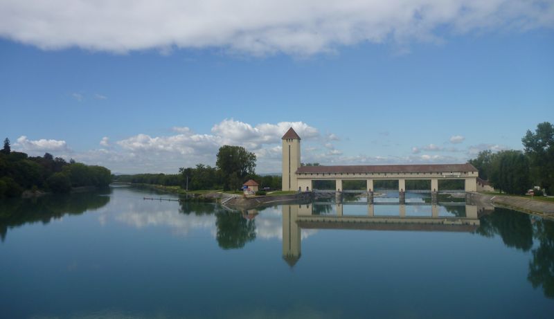 Le barrage de Jons sur le Rhône en 2011