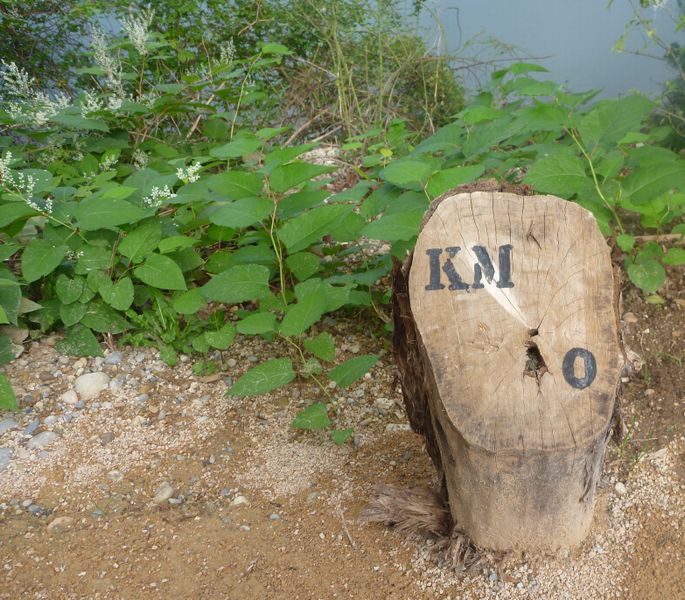 Borne kilomètrique zéro au départ de la voie verte viarhona Pont de Jons Lyon