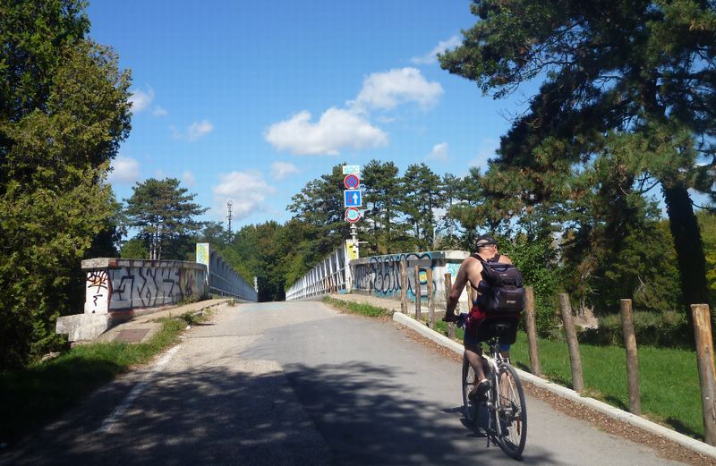 Au pont d'Heyrens, deux possibilités pour rejoindre Lyon
