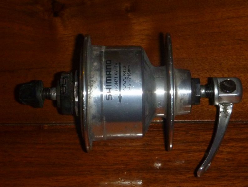 La centrale nucl�aire portative Shimano du claudio sur sa bicyclette : 3 watts