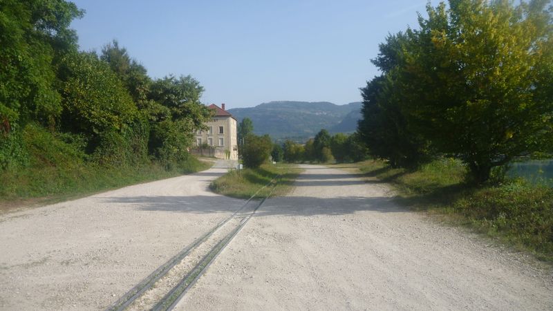 Entre Montalieu Vercieu et saut Brenaz reste de voie férrée en 2012