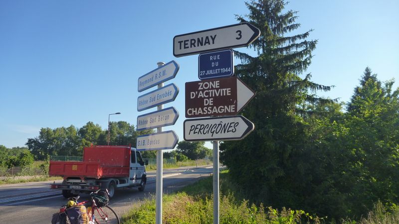 Repère au bas de la montée ou descente de Ternay ..