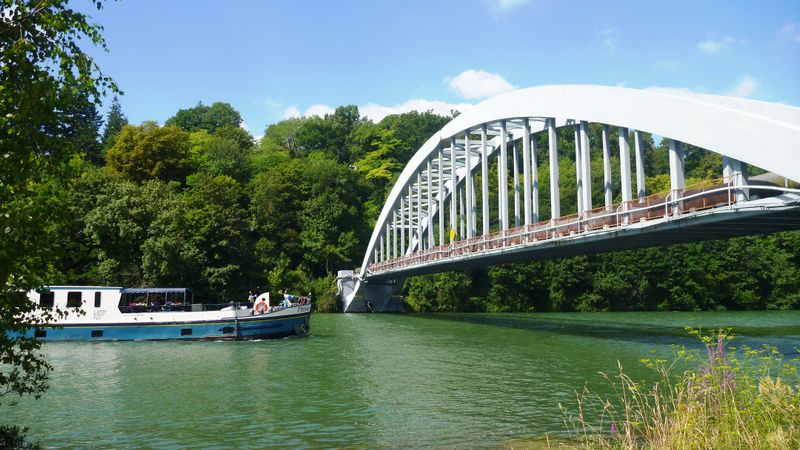 Bâteau sur la Seine aux environs de Samoreau