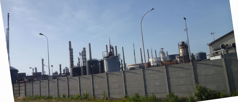 Bel asphalte sur la Voie dite ViaRhôna au sud de Vienne