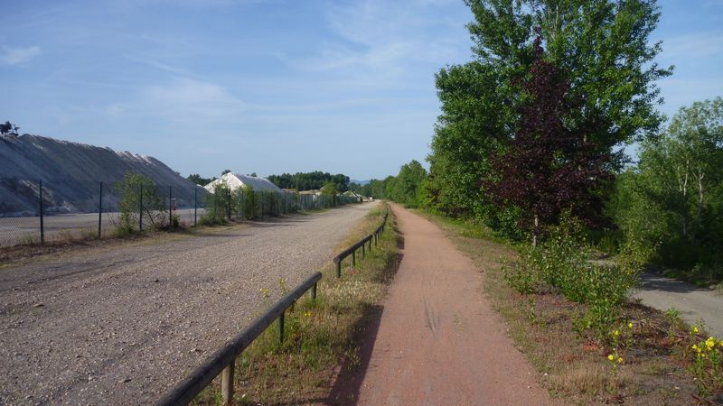 Après saint clair du Rhône, bâtisse vue de ViaRhôna , mais ?