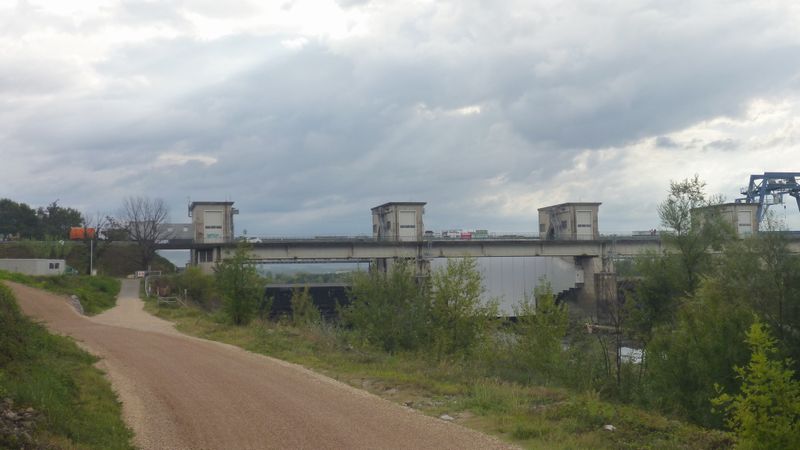 barrage de Donz&egrave;re 2014