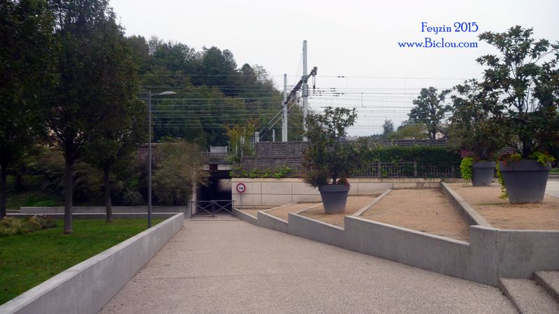Feyzin, pour ViaRhôna passer sous le chemin de fer ici ..
