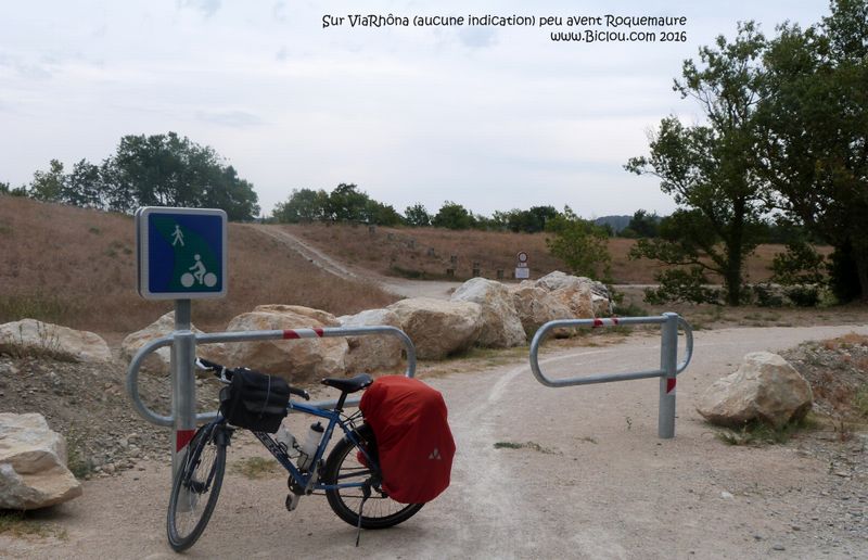Nouveau bout de ViaRhôna vu à Roquemaure en 2016 Nouveau bout de ViaRhôna vu à Roquemaure en 2016