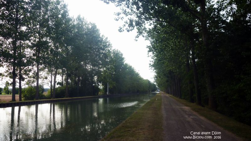 Le canal de Bourgogne en 2016, avant Dijon pas goudronné mais ça roule à bicyclette