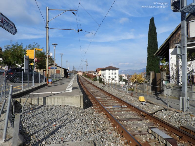 Gare de Saint Gingolph Suisse, pour la France c'est dans 50 ans .. 