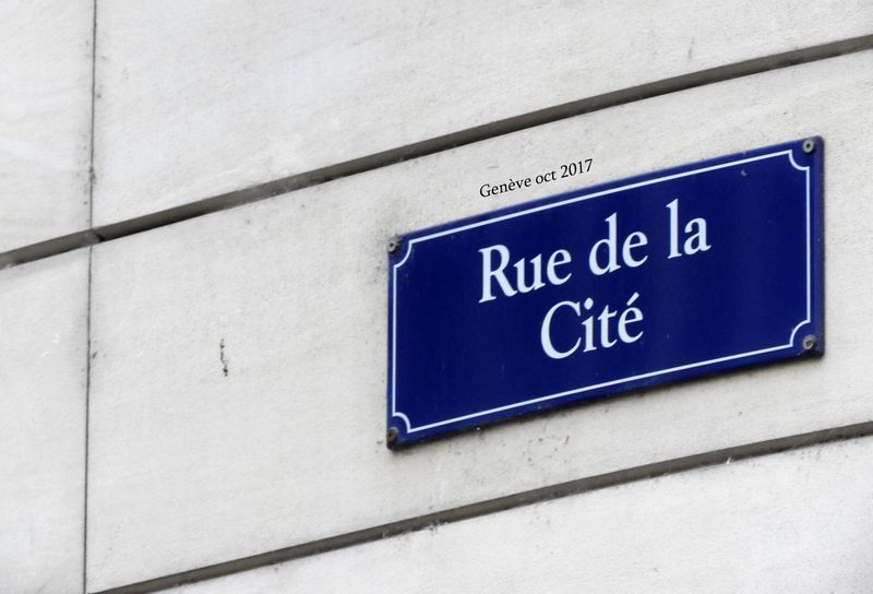 La rue de le cité de Genève est en forte montée ..