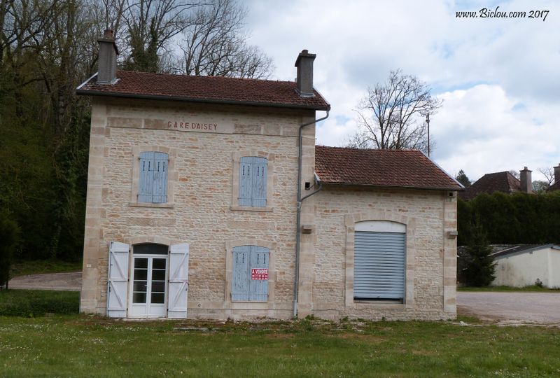 La gare d'Aisey est à vendre, avis aux amateurs La gare d'Aisey est à vendre, avis aux amateurs