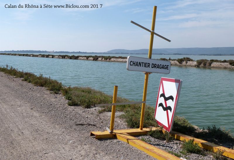 Dragage sur le canal du Rh&ocirc;ne &agrave; S&egrave;te en 2017