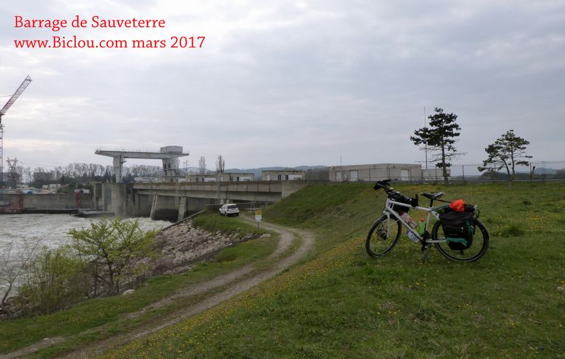 Le Barrage de Sauveterre en 2017 : On le  passe en effet pas