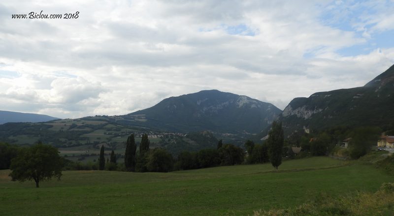 Sur Viarhôna : entre Jura et Vuache passage du 'col' à Arcine et défilé de l'écluse