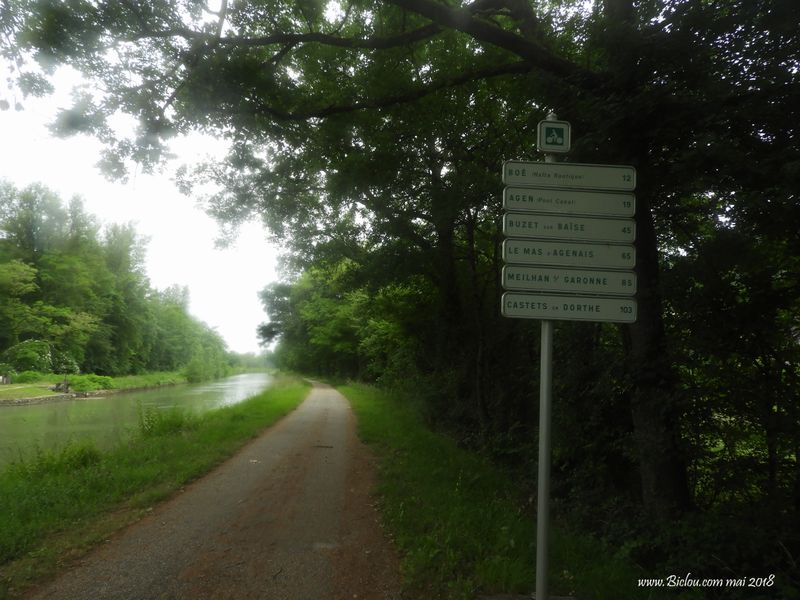 velo-route-long-canal-garonne velo-route-long-canal-garonne