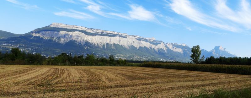 Vue sur la barrière de la chartreuse, depuis les voies vertes du Grésivaudan